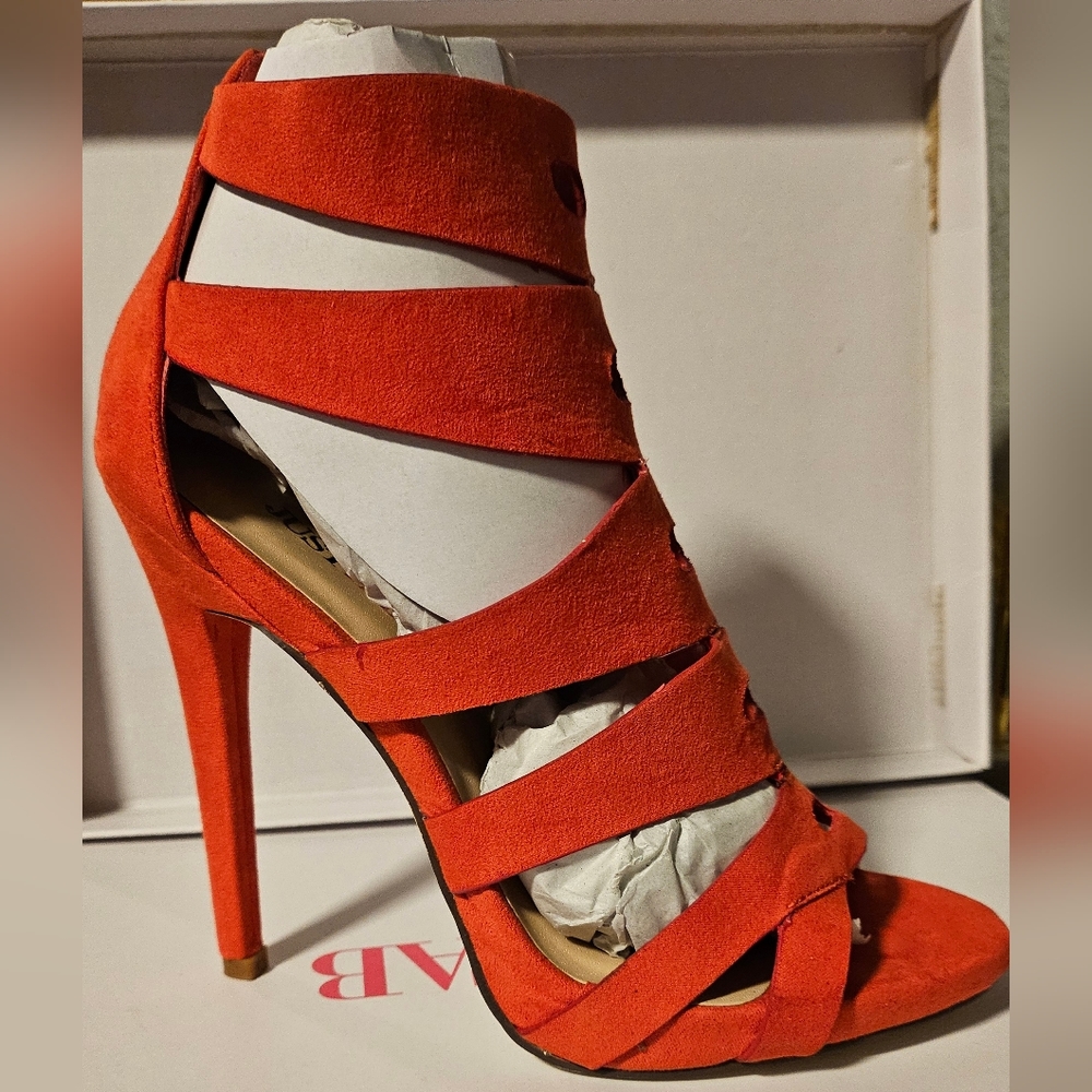 Nuevas sin usar. Sandalias de tacon color red sz 7.5